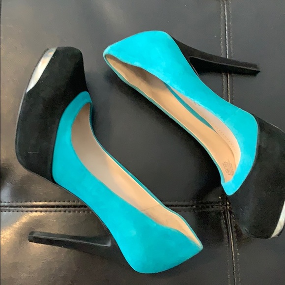 BCBGeneration Platform Heels 👠 - Picture 2 of 4